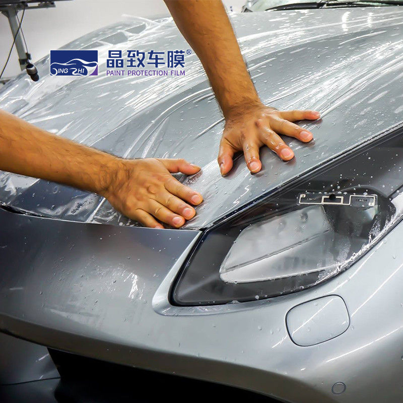 販売のための粉砕およびグラブのフィルムの撮影を撮影する光沢のある車の覆いホイルのペンキの保護